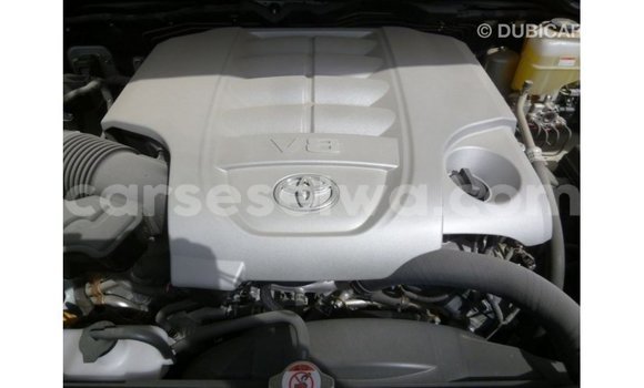 Buy Import Toyota Land Cruiser White Car in Import - Dubai in East Mahé Buy Import Toyota Land Cruiser White Car in Import - Dubai in East Mahé