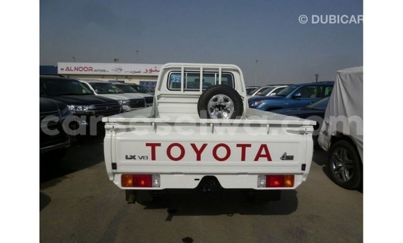Acheter Import Voiture Toyota Land Cruiser Blanc à Import - Dubai, East Mahé Acheter Import Voiture Toyota Land Cruiser Blanc à Import - Dubai, East Mahé