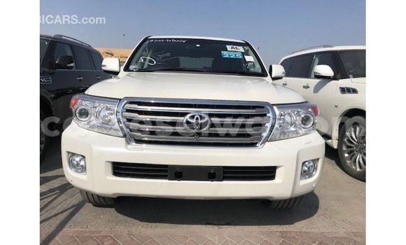 Buy Import Toyota Land Cruiser White Car in Import - Dubai in East Mahé Buy Import Toyota Land Cruiser White Car in Import - Dubai in East Mahé
