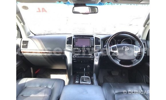 Buy Import Toyota Land Cruiser White Car in Import - Dubai in East Mahé Buy Import Toyota Land Cruiser White Car in Import - Dubai in East Mahé