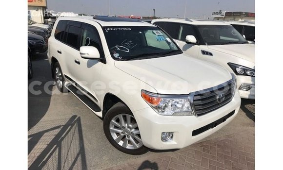 Buy Import Toyota Land Cruiser White Car in Import - Dubai in East Mahé Buy Import Toyota Land Cruiser White Car in Import - Dubai in East Mahé