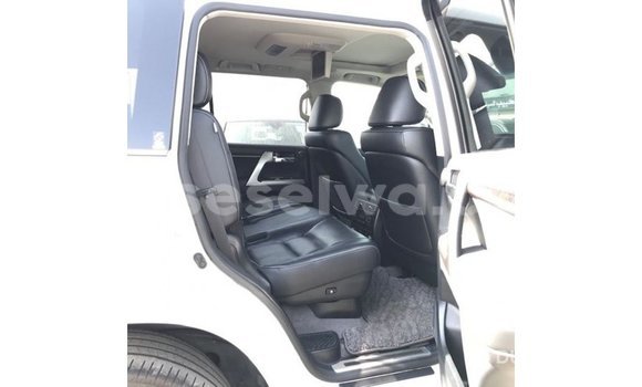 Buy Import Toyota Land Cruiser White Car in Import - Dubai in East Mahé Buy Import Toyota Land Cruiser White Car in Import - Dubai in East Mahé