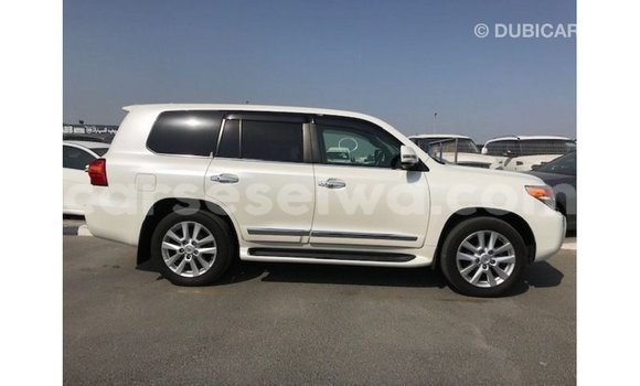 Buy Import Toyota Land Cruiser White Car in Import - Dubai in East Mahé Buy Import Toyota Land Cruiser White Car in Import - Dubai in East Mahé