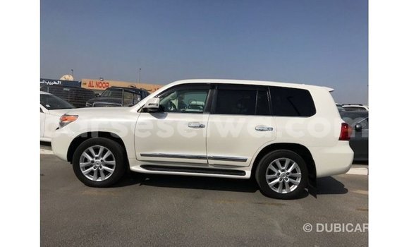 Buy Import Toyota Land Cruiser White Car in Import - Dubai in East Mahé Buy Import Toyota Land Cruiser White Car in Import - Dubai in East Mahé