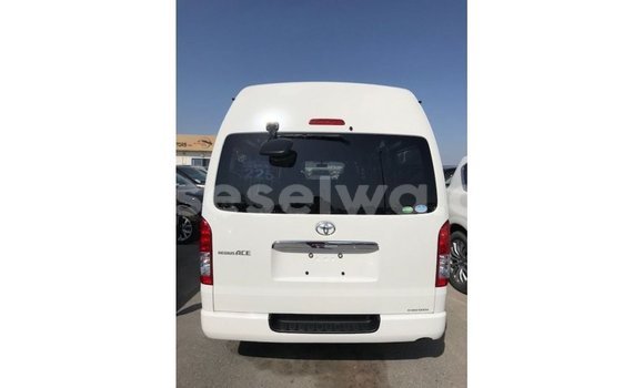 Acheter Import Voiture Toyota Hiace Blanc à Import - Dubai, East Mahé Acheter Import Voiture Toyota Hiace Blanc à Import - Dubai, East Mahé