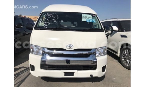 Acheter Import Voiture Toyota Hiace Blanc à Import - Dubai, East Mahé Acheter Import Voiture Toyota Hiace Blanc à Import - Dubai, East Mahé