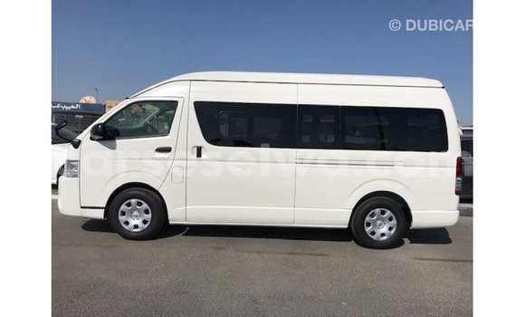 Acheter Import Voiture Toyota Hiace Blanc à Import - Dubai, East Mahé Acheter Import Voiture Toyota Hiace Blanc à Import - Dubai, East Mahé
