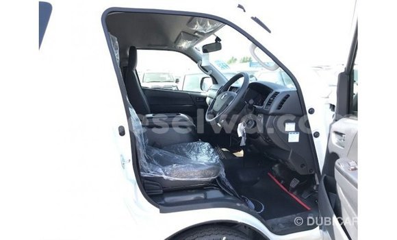 Acheter Import Voiture Toyota Hiace Blanc à Import - Dubai, East Mahé Acheter Import Voiture Toyota Hiace Blanc à Import - Dubai, East Mahé