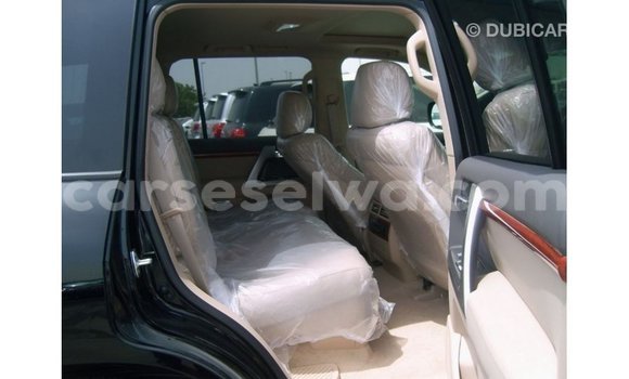Acheter Import Voiture Toyota Land Cruiser Noir à Import - Dubai, East Mahé Acheter Import Voiture Toyota Land Cruiser Noir à Import - Dubai, East Mahé