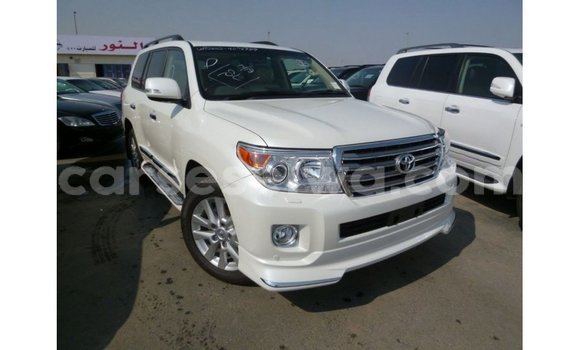 Buy Import Toyota Land Cruiser White Car in Import - Dubai in East Mahé Buy Import Toyota Land Cruiser White Car in Import - Dubai in East Mahé