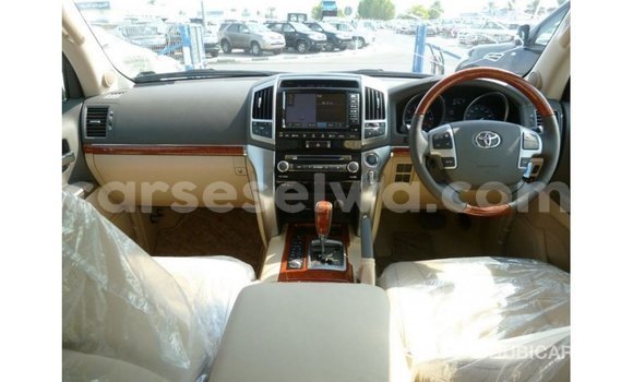 Buy Import Toyota Land Cruiser White Car in Import - Dubai in East Mahé Buy Import Toyota Land Cruiser White Car in Import - Dubai in East Mahé
