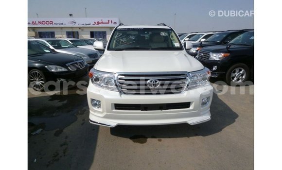 Buy Import Toyota Land Cruiser White Car in Import - Dubai in East Mahé Buy Import Toyota Land Cruiser White Car in Import - Dubai in East Mahé