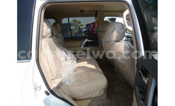 Buy Import Toyota Land Cruiser White Car in Import - Dubai in East Mahé Buy Import Toyota Land Cruiser White Car in Import - Dubai in East Mahé
