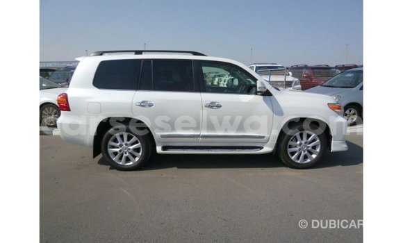 Buy Import Toyota Land Cruiser White Car in Import - Dubai in East Mahé Buy Import Toyota Land Cruiser White Car in Import - Dubai in East Mahé