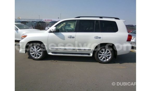 Buy Import Toyota Land Cruiser White Car in Import - Dubai in East Mahé Buy Import Toyota Land Cruiser White Car in Import - Dubai in East Mahé