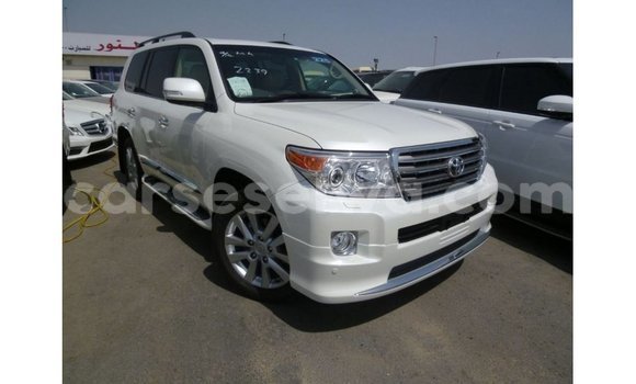 Buy Import Toyota Land Cruiser White Car in Import - Dubai in East Mahé Buy Import Toyota Land Cruiser White Car in Import - Dubai in East Mahé
