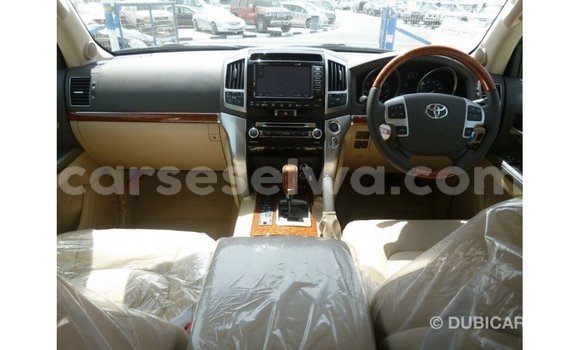 Buy Import Toyota Land Cruiser White Car in Import - Dubai in East Mahé Buy Import Toyota Land Cruiser White Car in Import - Dubai in East Mahé