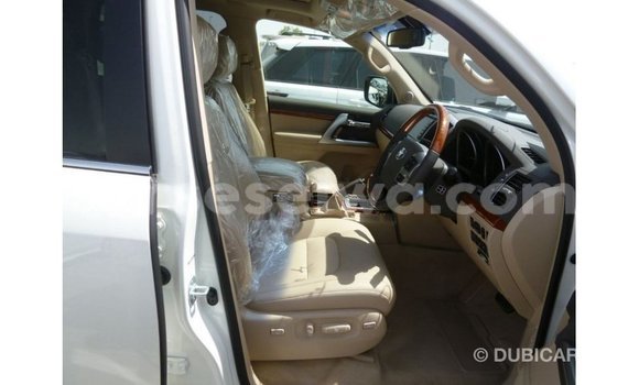 Buy Import Toyota Land Cruiser White Car in Import - Dubai in East Mahé Buy Import Toyota Land Cruiser White Car in Import - Dubai in East Mahé