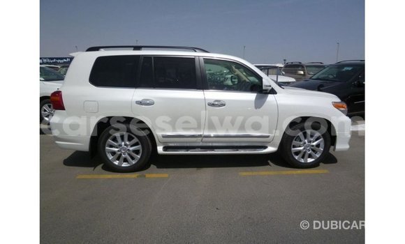 Buy Import Toyota Land Cruiser White Car in Import - Dubai in East Mahé Buy Import Toyota Land Cruiser White Car in Import - Dubai in East Mahé