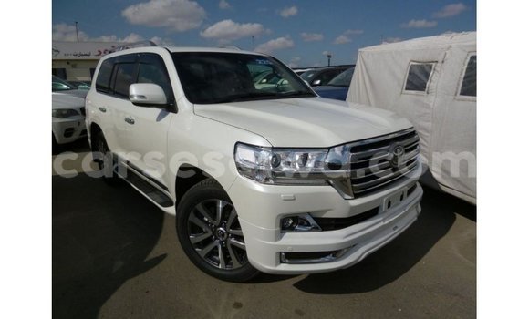 Acheter Import Voiture Toyota Land Cruiser Blanc à Import - Dubai, East Mahé Acheter Import Voiture Toyota Land Cruiser Blanc à Import - Dubai, East Mahé