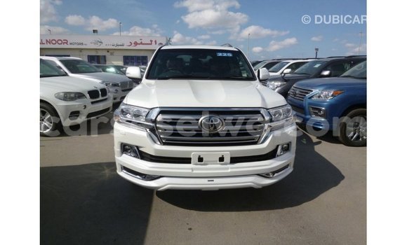 Acheter Import Voiture Toyota Land Cruiser Blanc à Import - Dubai, East Mahé Acheter Import Voiture Toyota Land Cruiser Blanc à Import - Dubai, East Mahé