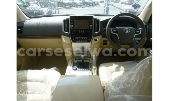 Acheter Import Voiture Toyota Land Cruiser Blanc à Import - Dubai, East Mahé Acheter Import Voiture Toyota Land Cruiser Blanc à Import - Dubai, East Mahé