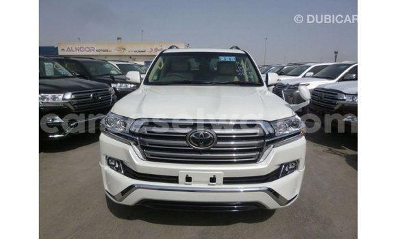 Acheter Import Voiture Toyota Land Cruiser Blanc à Import - Dubai, East Mahé Acheter Import Voiture Toyota Land Cruiser Blanc à Import - Dubai, East Mahé