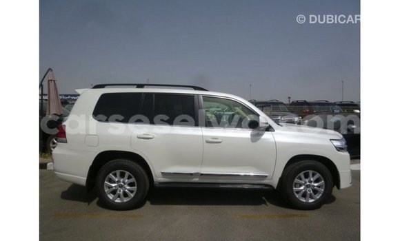 Acheter Import Voiture Toyota Land Cruiser Blanc à Import - Dubai, East Mahé Acheter Import Voiture Toyota Land Cruiser Blanc à Import - Dubai, East Mahé