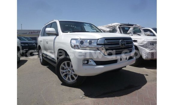 Buy Import Toyota Land Cruiser White Car in Import - Dubai in East Mahé Buy Import Toyota Land Cruiser White Car in Import - Dubai in East Mahé