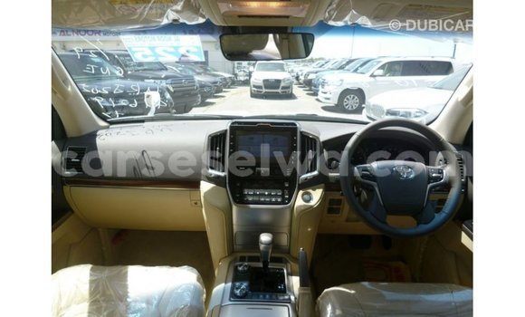Buy Import Toyota Land Cruiser White Car in Import - Dubai in East Mahé Buy Import Toyota Land Cruiser White Car in Import - Dubai in East Mahé