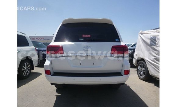 Buy Import Toyota Land Cruiser White Car in Import - Dubai in East Mahé Buy Import Toyota Land Cruiser White Car in Import - Dubai in East Mahé