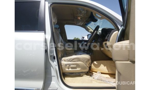Buy Import Toyota Land Cruiser White Car in Import - Dubai in East Mahé Buy Import Toyota Land Cruiser White Car in Import - Dubai in East Mahé