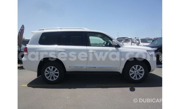 Buy Import Toyota Land Cruiser White Car in Import - Dubai in East Mahé Buy Import Toyota Land Cruiser White Car in Import - Dubai in East Mahé