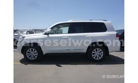 Buy Import Toyota Land Cruiser White Car in Import - Dubai in East Mahé Buy Import Toyota Land Cruiser White Car in Import - Dubai in East Mahé