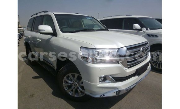 Buy Import Toyota Land Cruiser White Car in Import - Dubai in East Mahé Buy Import Toyota Land Cruiser White Car in Import - Dubai in East Mahé
