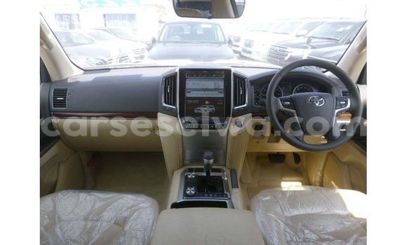 Buy Import Toyota Land Cruiser White Car in Import - Dubai in East Mahé Buy Import Toyota Land Cruiser White Car in Import - Dubai in East Mahé
