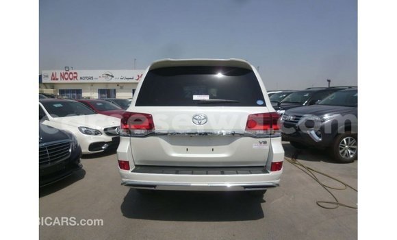 Buy Import Toyota Land Cruiser White Car in Import - Dubai in East Mahé Buy Import Toyota Land Cruiser White Car in Import - Dubai in East Mahé