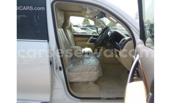Buy Import Toyota Land Cruiser White Car in Import - Dubai in East Mahé Buy Import Toyota Land Cruiser White Car in Import - Dubai in East Mahé