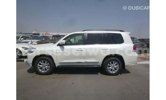 Buy Import Toyota Land Cruiser White Car in Import - Dubai in East Mahé Buy Import Toyota Land Cruiser White Car in Import - Dubai in East Mahé