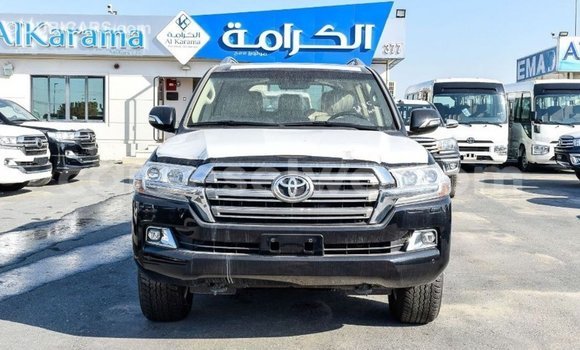 Acheter Import Voiture Toyota Land Cruiser Noir à Import - Dubai, East Mahé Acheter Import Voiture Toyota Land Cruiser Noir à Import - Dubai, East Mahé