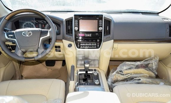 Acheter Import Voiture Toyota Land Cruiser Noir à Import - Dubai, East Mahé Acheter Import Voiture Toyota Land Cruiser Noir à Import - Dubai, East Mahé