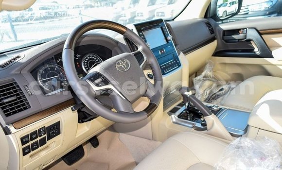 Acheter Import Voiture Toyota Land Cruiser Noir à Import - Dubai, East Mahé Acheter Import Voiture Toyota Land Cruiser Noir à Import - Dubai, East Mahé