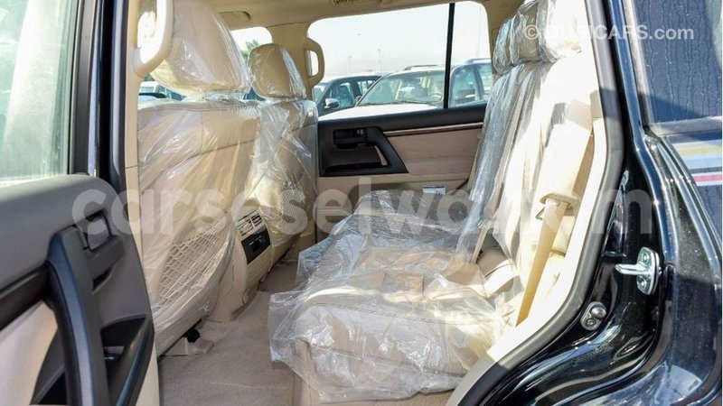 Big with watermark toyota land cruiser east mahe import dubai 6172