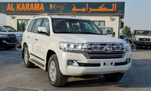 Acheter Import Voiture Toyota Land Cruiser Blanc à Import - Dubai, East Mahé Acheter Import Voiture Toyota Land Cruiser Blanc à Import - Dubai, East Mahé