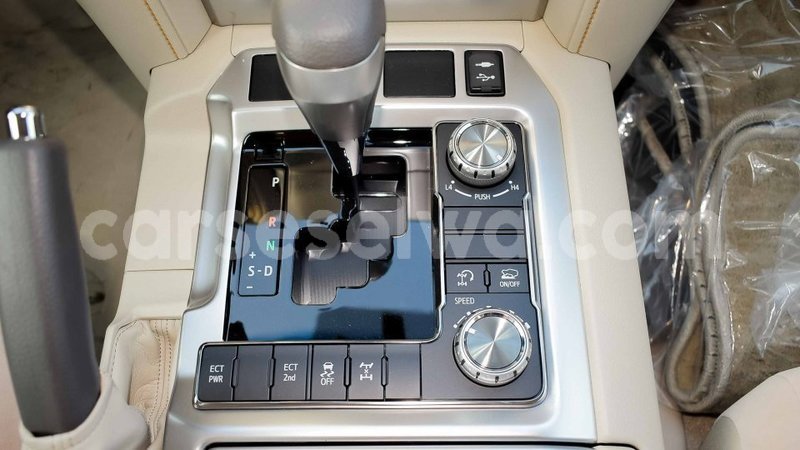 Big with watermark toyota land cruiser east mahe import dubai 6173