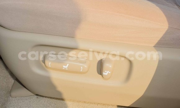 Acheter Import Voiture Toyota Land Cruiser Blanc à Import - Dubai, East Mahé Acheter Import Voiture Toyota Land Cruiser Blanc à Import - Dubai, East Mahé