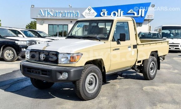Acheter Import Voiture Toyota Land Cruiser Beige à Import - Dubai, East Mahé Acheter Import Voiture Toyota Land Cruiser Beige à Import - Dubai, East Mahé