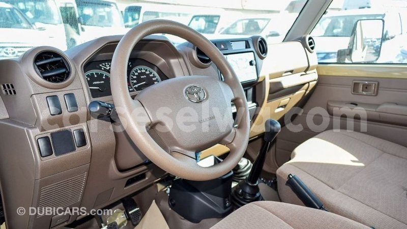Big with watermark toyota land cruiser east mahe import dubai 6174
