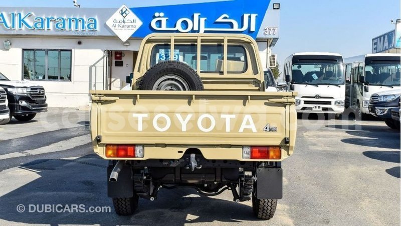 Big with watermark toyota land cruiser east mahe import dubai 6174