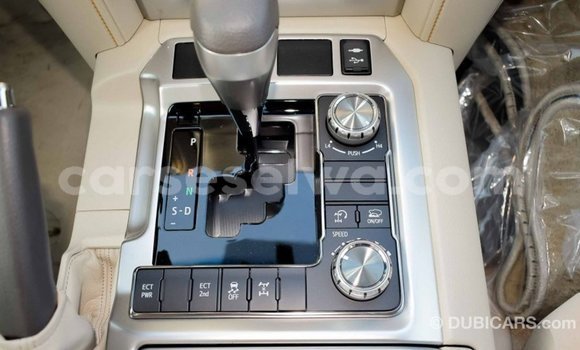Acheter Import Voiture Toyota Land Cruiser Blanc à Import - Dubai, East Mahé Acheter Import Voiture Toyota Land Cruiser Blanc à Import - Dubai, East Mahé
